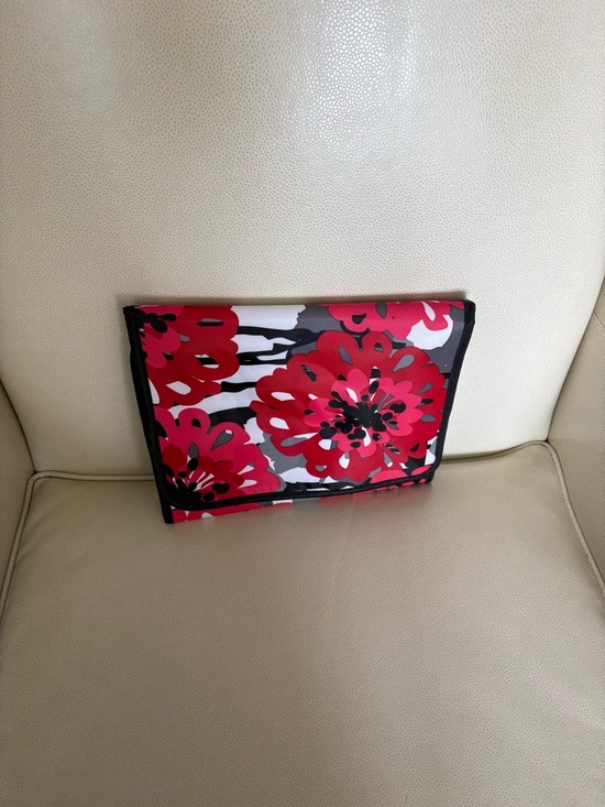 thirty-one Other - Floral Fold-Over Clutch - Red, Black & White